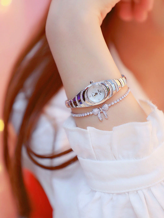 Reloj de Pulsera Dorado con Diamantes para Mujer - Elegancia y Lujo - Image 10