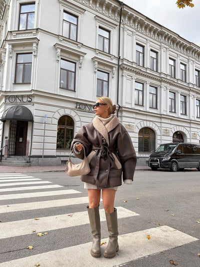 Abrigo Elegante para Mujer con Cinturón y Cuello de Piel Sintética - Image 17