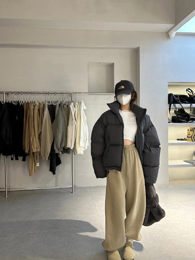 Chaqueta Corta Acolchada para Mujer con Cuello de Pie - Image 12