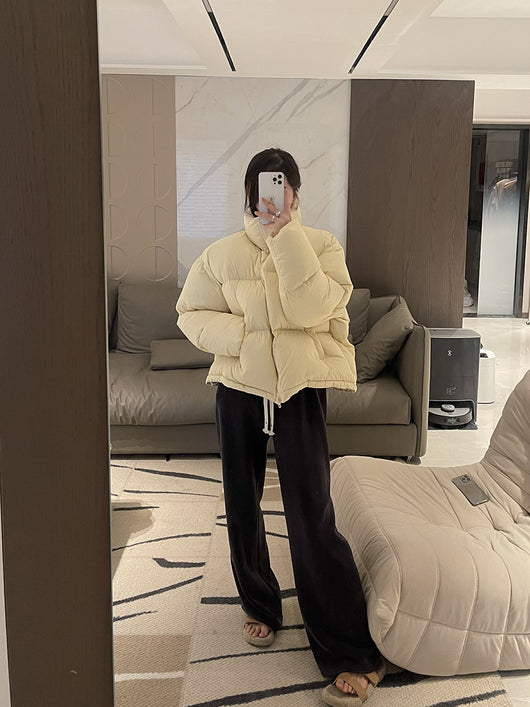 Chaqueta Corta Acolchada para Mujer con Cuello de Pie - Image 13