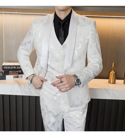 Traje de Tres Piezas Elegante con Detalles Grabados para Bodas - Image 10