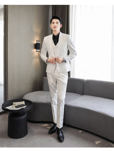Traje de Tres Piezas Elegante con Detalles Grabados para Bodas - Image 26