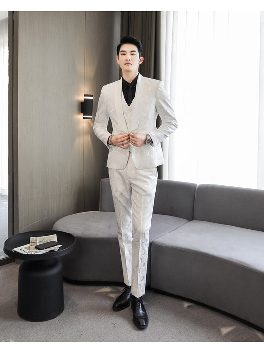 Traje de Tres Piezas Elegante con Detalles Grabados para Bodas - Image 26