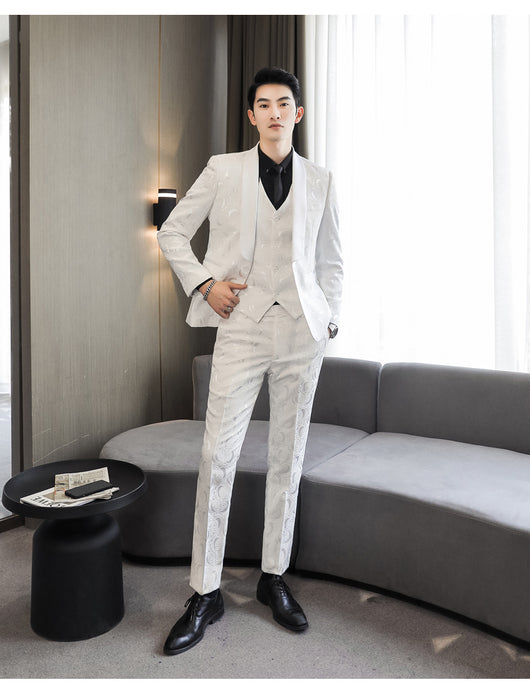 Traje de Tres Piezas Elegante con Detalles Grabados para Bodas - Image 27