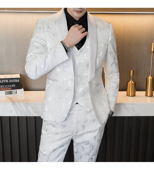 Traje de Tres Piezas Elegante con Detalles Grabados para Bodas - Image 28