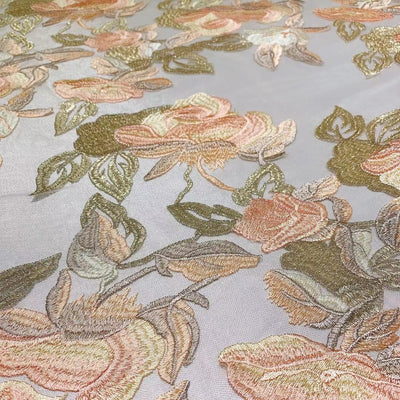 Tela de Encaje Bordado con Hilo Dorado y Flores Multicolor - Image 20