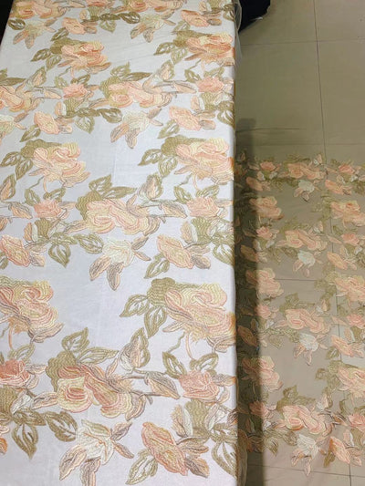 Tela de Encaje Bordado con Hilo Dorado y Flores Multicolor - Image 22
