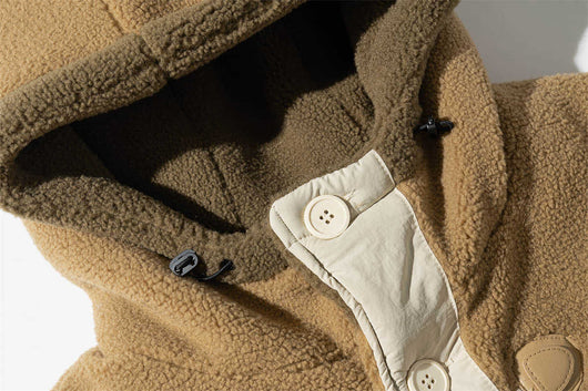 Chaqueta Acolchada con Capucha y Diseño Patchwork de Contraste - Image 26