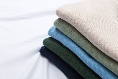 Suéter Tejido Cuello V con Combinación de Colores para Hombre y Mujer - Image 12