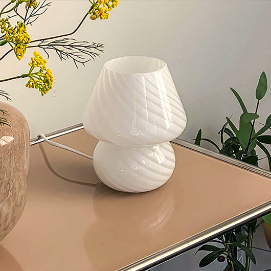 Lámpara de Mesa Retro con Base de Vidrio para Dormitorio - Image 9