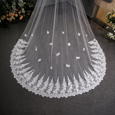 Tocado Nupcial de Encaje con Velo Trailing para Novia - Image 6