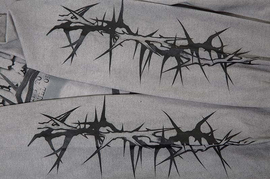 Playera Manga Larga Retro con Estampado de Letras Espinas para Hombre - Image 15