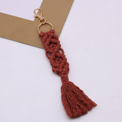 Llavero Tejido a Mano con Borla de Algodón - Colgante para Auto y Bolso - Image 18