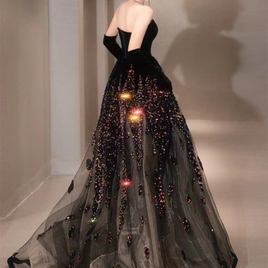 Vestido de Noche Escotado con Elegancia y Temperamento - Image 10