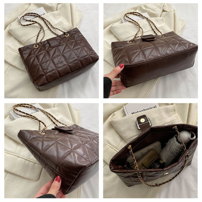 Bolso de Hombro Acolchado Estilo Chanel con Cadena Dorada - Image 15