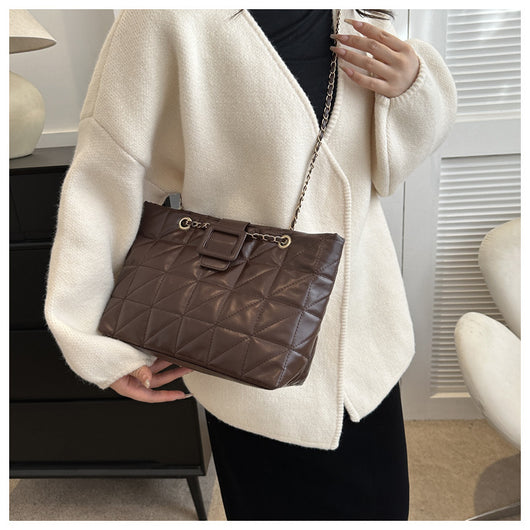 Bolso de Hombro Acolchado Estilo Chanel con Cadena Dorada - Image 20