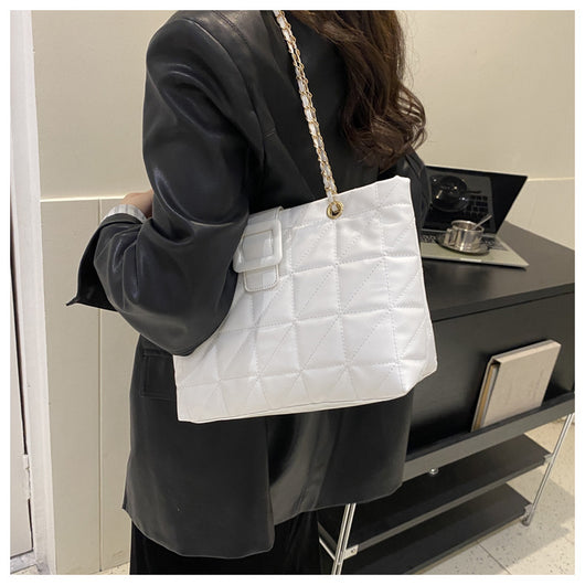 Bolso de Hombro Acolchado Estilo Chanel con Cadena Dorada - Image 22