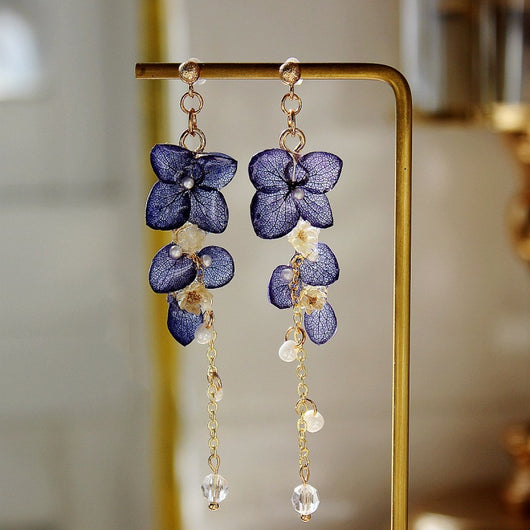 Aretes Colgantes de Hortensia Azul Marino Preservada con Borla Artesanal - Image 6
