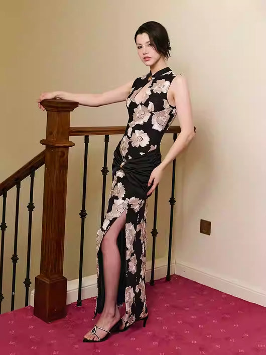 Vestido Elegante Negro con Flores en Malla y Detalles Fruncidos - Image 4