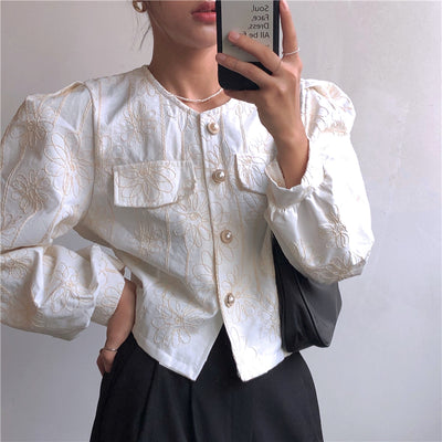 Blusa Jacquard con Flores en Relieve y Mangas Puff - Image 18