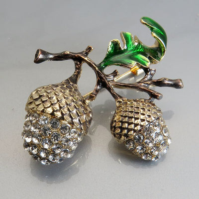 Broche de Piña de Avellano