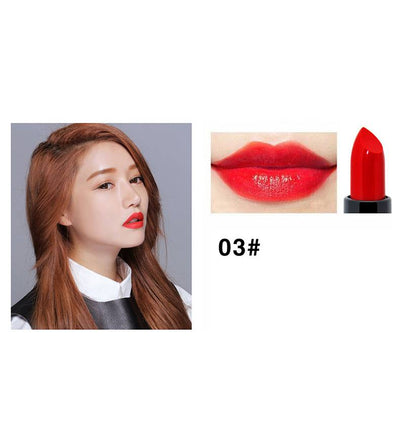 Labial Matte Rojo Intenso en Tubo - Fórmula Terciopelo - Image 4