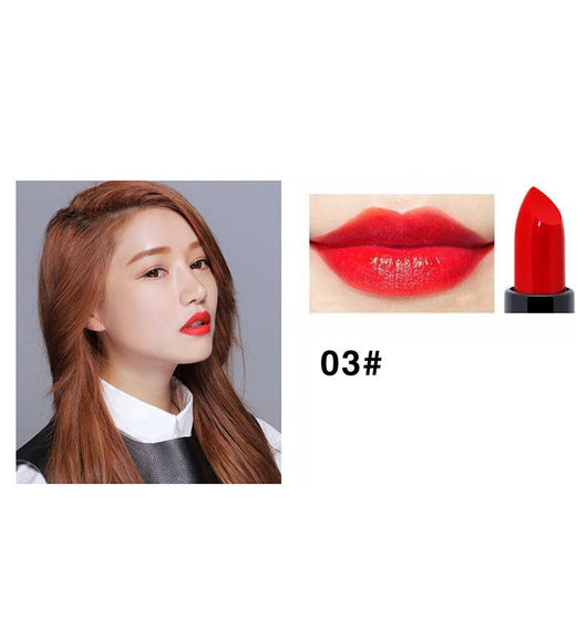 Labial Matte Rojo Intenso en Tubo - Fórmula Terciopelo - Image 4