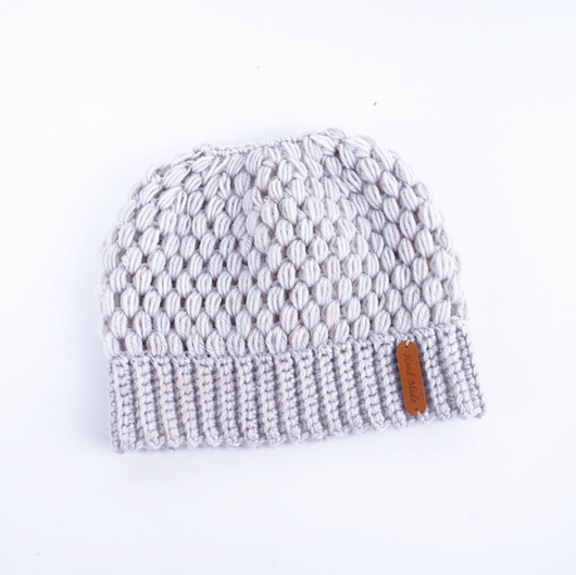 Gorro de Invierno Tejido con Agujero para Coleta - Diseño Europeo Elegante - Image 12