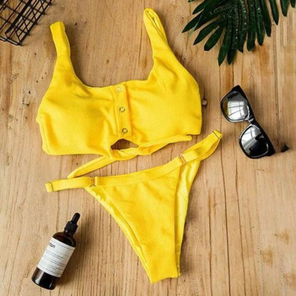 Bikini Confeccionado a Mano con Detalle en el Pecho