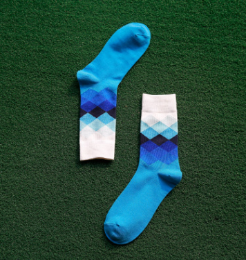 Calcetines Largos de Algodón para Hombre con Diseño de Diamantes Coloridos - Image 9
