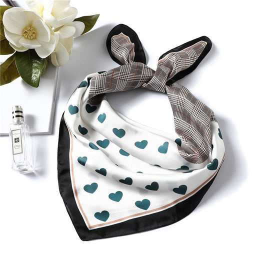 Pañuelo de seda con estampado cuadros y corazón para mujer - Image 9