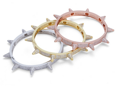 Pulsera Hip Hop Chapada en Oro Rosa con Cristales Brillantes y Remaches Puntiagudos