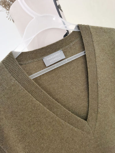 Chaleco de punto V-neck en lana y cachemira con bolsillos - Image 29