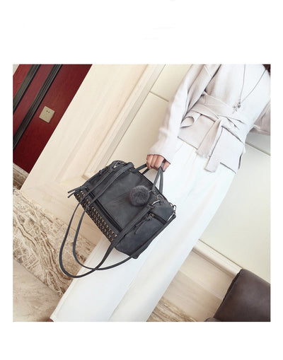 Bolso de Hombro en Cuero Nobuck con Remaches - Image 6