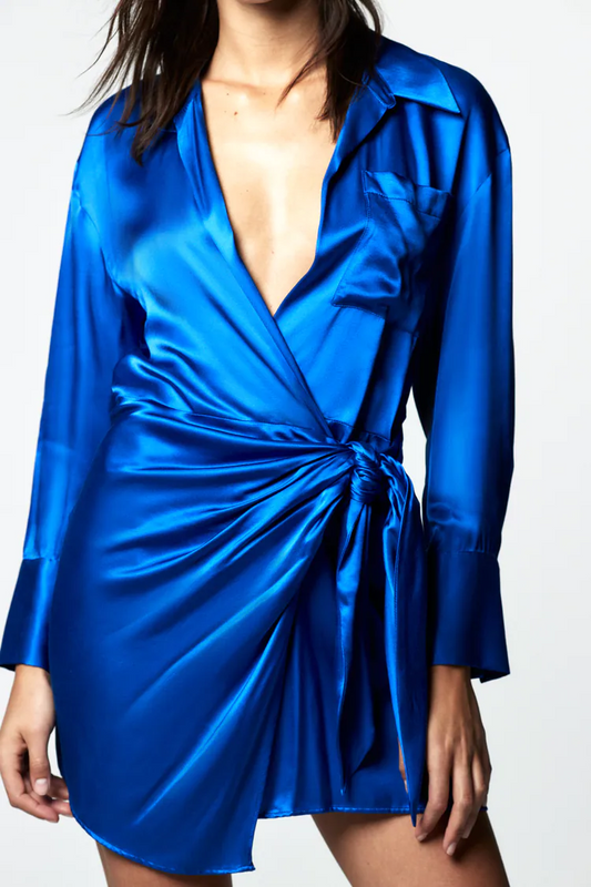 Vestido Vintage de Seda con Cintura Ajustada y Manga Larga