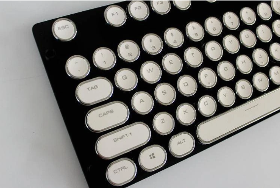 Teclado Mecánico Steampunk con Diseño de Máquina de Escribir