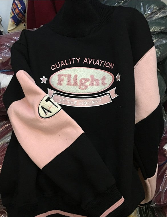 Suéter Holgado de Cuello Alto con Letras Estampadas y Terciopelo