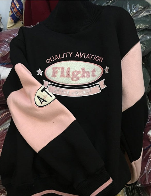 Suéter Holgado de Cuello Alto con Letras Estampadas y Terciopelo