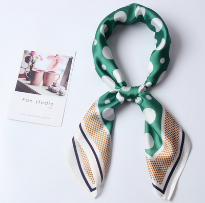 Pañuelo de Seda Cuadrado para Cuello y Cabello con Estampado de Puntos - Image 10