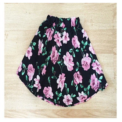 Conjunto de Dos Piezas para Niña: Chaleco Floral con Alfabeto y Falda Corta - Image 8