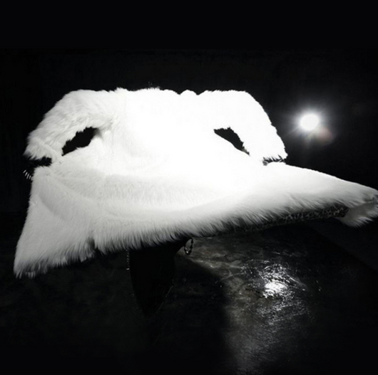 Chaqueta Acolchada Capucha Pelaje Sintético Negro y Blanco - Image 13