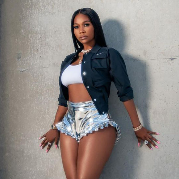 Shorts de Cuero PU para Mujer con Detalles de Madera