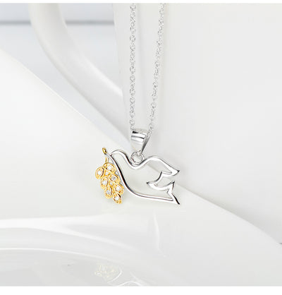 Collar con Colgante de Paloma de la Paz Bañado en Oro con Micro Incrustaciones para Mujer - Image 11
