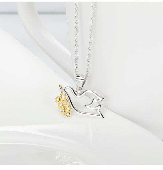 Collar con Colgante de Paloma de la Paz Bañado en Oro con Micro Incrustaciones para Mujer - Image 11