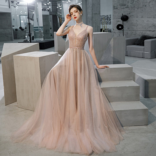Vestido de Noche Elegante Alta Costura con Detalles Sofisticados