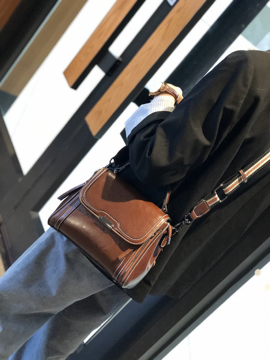 Bolso Mensajero de Cuero para Mujer - Gran Capacidad y Estilo Minimalista - Image 15