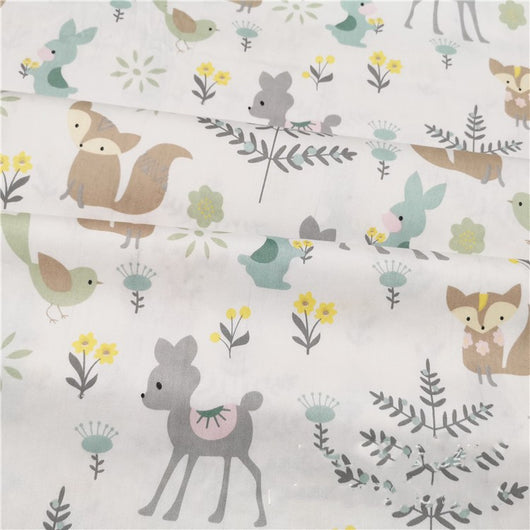 Tela de Algodón Estampado con Venado y Ardilla Verde - Image 4