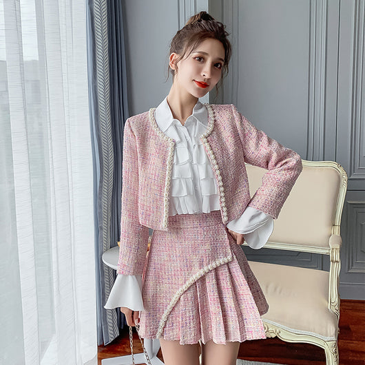 Conjunto Elegante de Chaqueta Tweed y Blusa Plisada para Mujer - Image 3