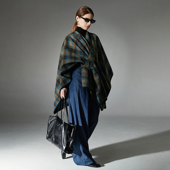 Chal Cuadriculado Azul para Mujer - Estilo Elegante y Versátil