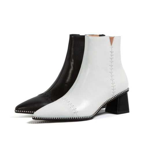 Botas Martin de Tacón Alto con Detalles Metálicos - Diseño Minimalista en Tonos Nude - Image 2